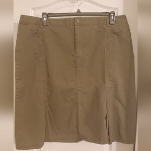 Like new olive green skirt (W)